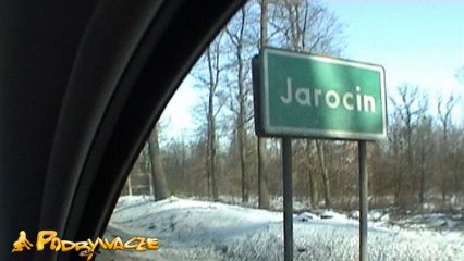Kadr z filmu Podrywacz zapina Beatę z Jarocina
