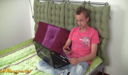 Frame from the video Młody korzysta z usługi pielęgniarskiej