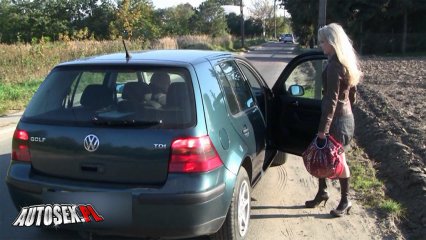 Frame from the video Przyjemna podroż z nieznajomym