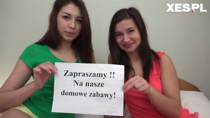 Frame from the video Roksana i Wiola - domowe zabawy