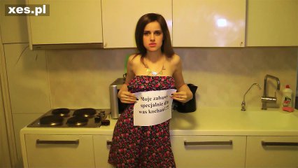 Frame from the video Nastolatka, która bardzo to lubi