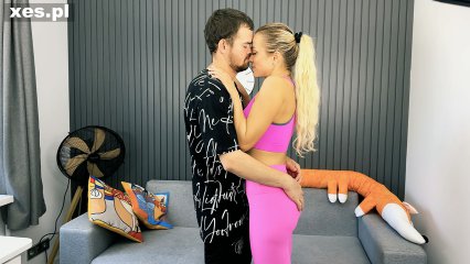 Kadr z filmu Młody mężczyzna pieprzy mamuśkę w sekretnym romansie